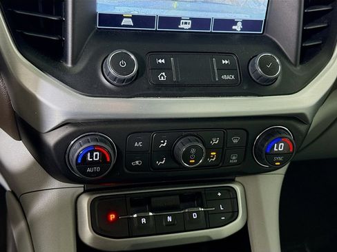 Used 2023 GMC Acadia SLE w/ Driver Convenience Package FWD image 7