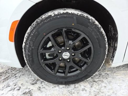 Used 2022 Chrysler Pacifica Touring-L image 59