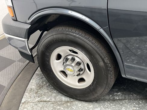 Used 2017 Chevrolet Express 3500 LT w/ LT Preferred Equipment Group image 24