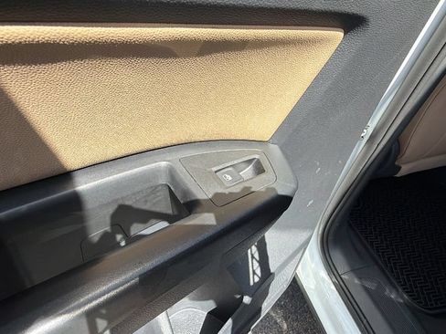 Used 2020 Volkswagen Atlas Cross Sport SE w/ Panoramic Sunroof Package FWD image 16