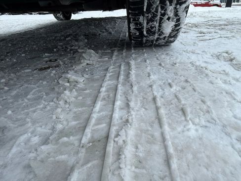 Used 2017 Toyota Prius V Two image 43