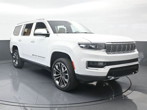 Used 2022 Jeep Grand Wagoneer Series III w/ Rear Seat Video Group 1 image 9