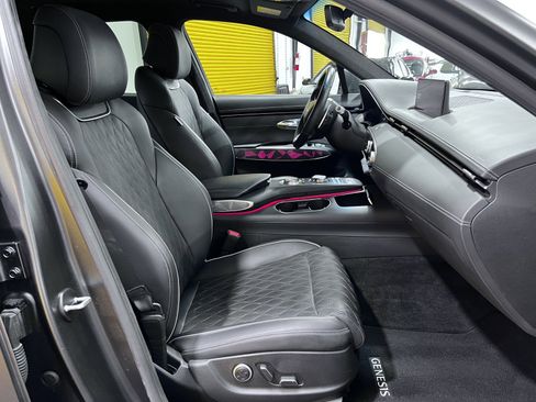 Used 2024 Genesis GV70 3.5T Sport w/ Sport Advanced Package image 17