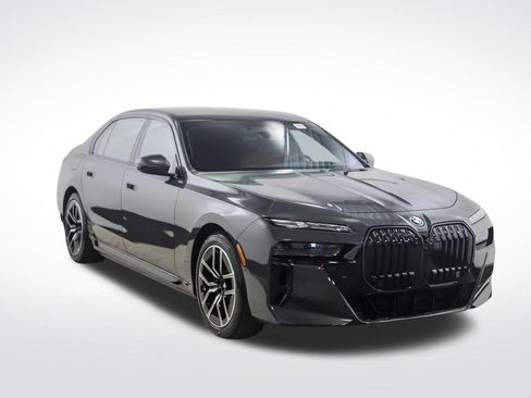 Used 2026 BMW 750e xDrive AWD/4WD image 5
