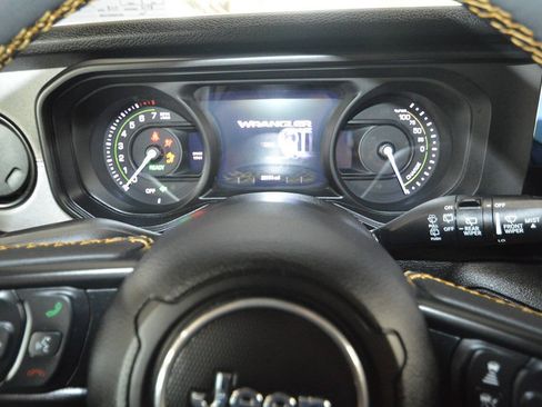 Used 2024 Jeep Wrangler Unlimited w/ Convenience Group AWD/4WD image 36