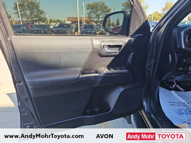 Used 2021 Toyota Tacoma TRD Off-Road AWD/4WD image 11