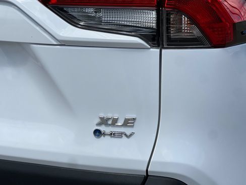 Used 2025 Toyota RAV4 XLE AWD/4WD image 23