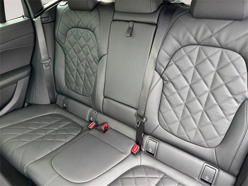 New 2026 BMW X6 xDrive40i w/ Climate Comfort Package image 13