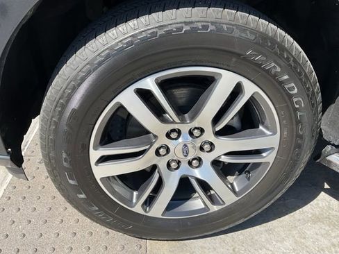 Used 2022 Ford Expedition Limited image 12