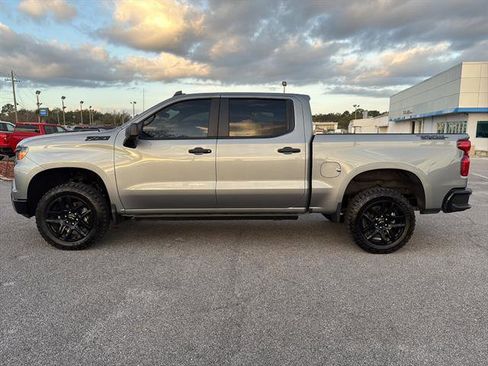 Used 2025 Chevrolet Silverado 1500 Custom Trail Boss w/ Dark Appearance Package image 4