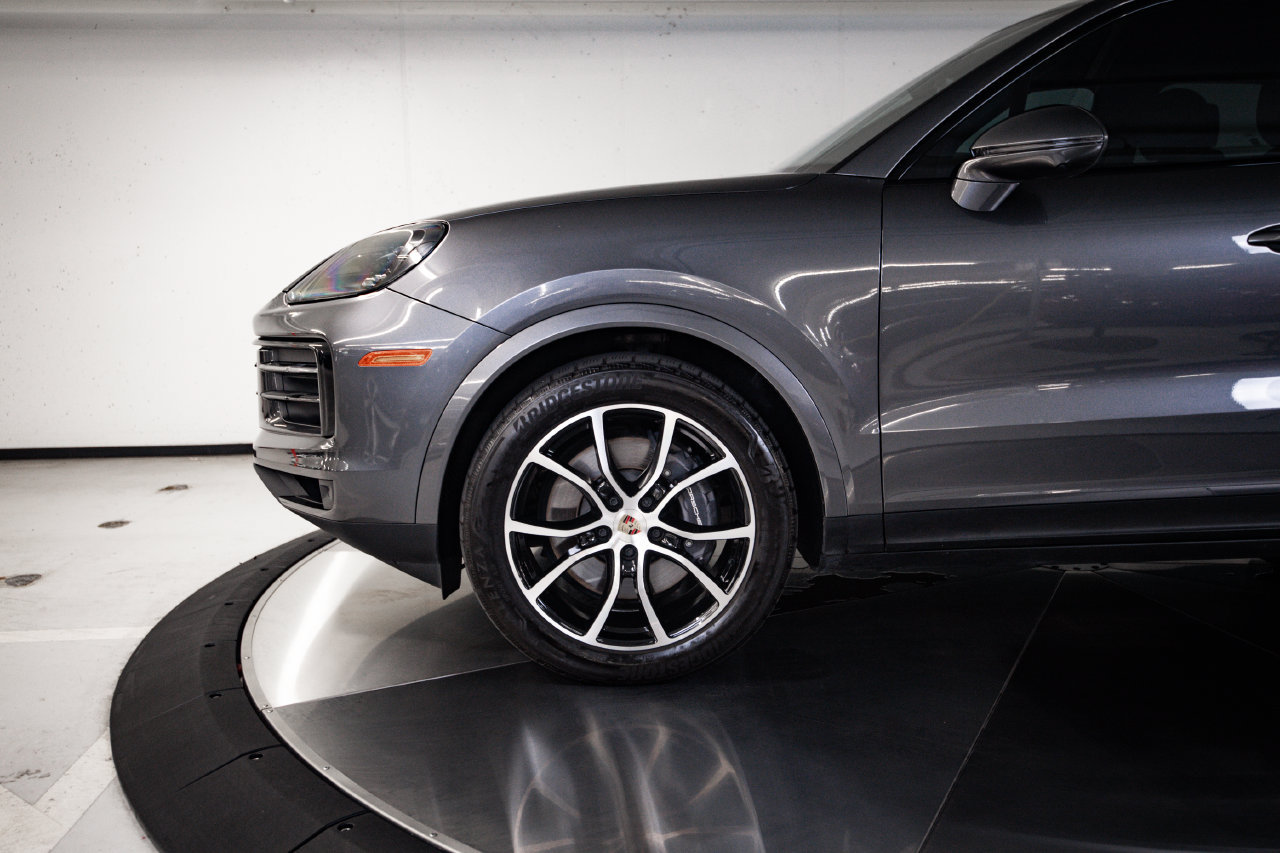 Certified 2024 Porsche Cayenne AWD/4WD image 11
