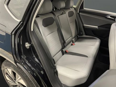 Used 2024 Volkswagen Taos SE w/ Panoramic Sunroof Package image 31