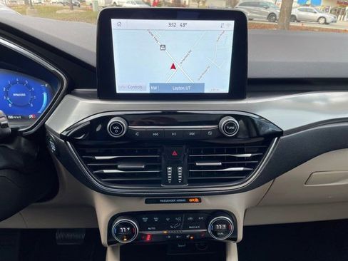 Used 2021 Ford Escape Titanium w/ Class II Trailer Tow Package image 7