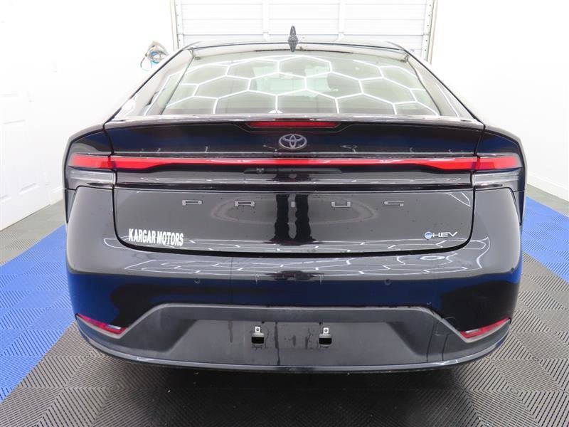 Used 2025 Toyota Prius LE FWD image 7