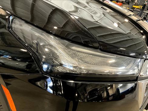 Used 2022 Chevrolet Traverse LT image 34