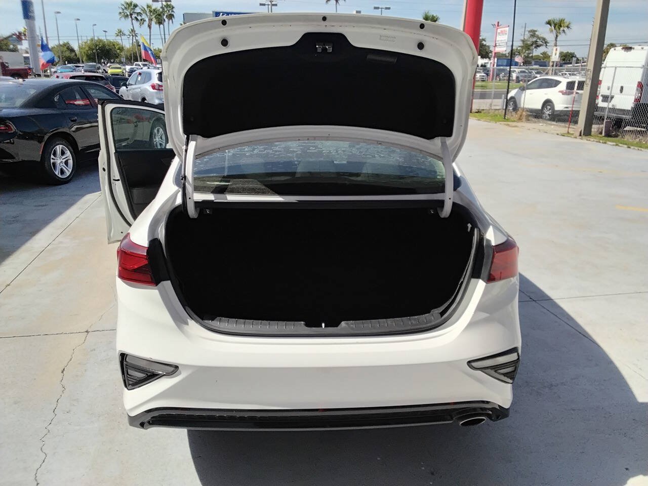 Used 2020 Kia Forte LXS FWD image 2