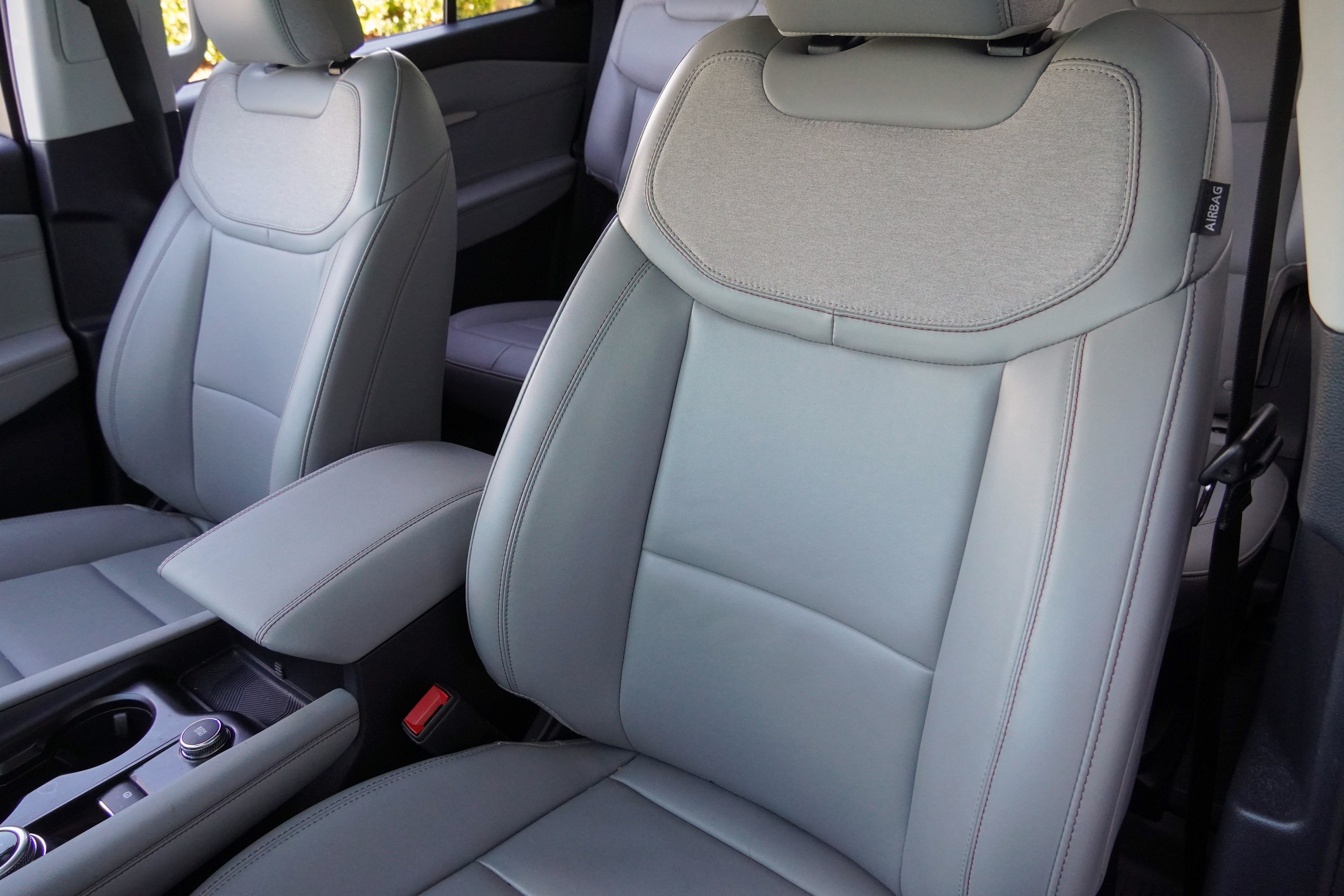 Used 2025 Ford Explorer Active w/ Active Comfort Package RWD image 14