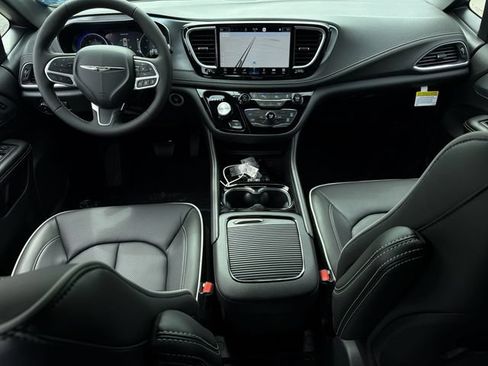 New 2026 Chrysler Pacifica Limited FWD image 17