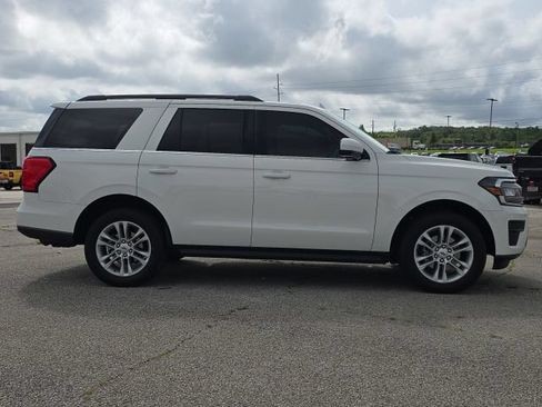 Used 2024 Ford Expedition XLT RWD image 6