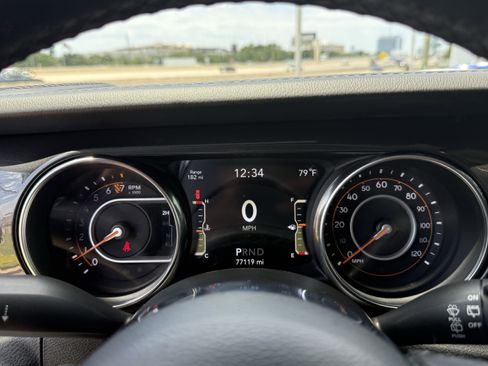 Used 2020 Jeep Wrangler Unlimited Sahara AWD/4WD image 21