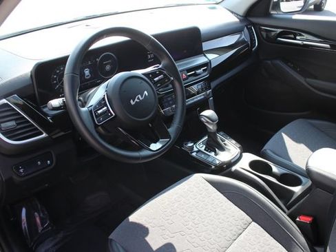 Used 2024 Kia Seltos S AWD/4WD image 3