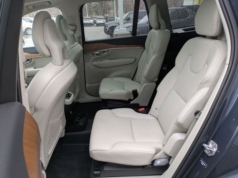 Used 2021 Volvo XC90 T6 Momentum w/ Advanced Package image 28