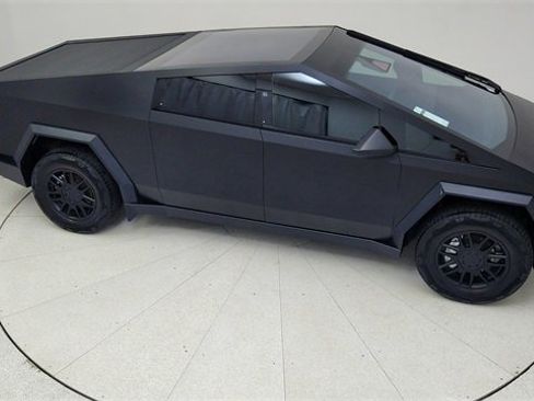 Used 2024 Tesla Cybertruck AWD Crew Cab image 71