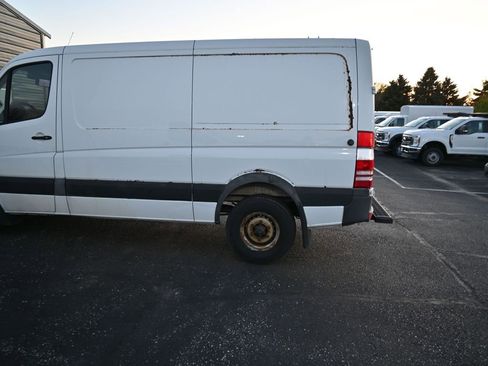 Used 2017 Mercedes-Benz Sprinter 144 Cargo image 28