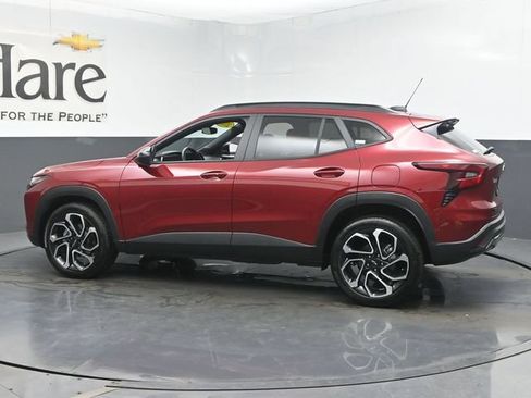 Used 2025 Chevrolet Trax RS FWD image 56