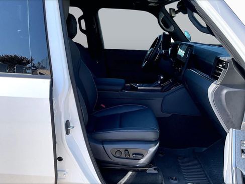 Used 2025 Lexus GX 550 w/ Accessory Package (2T) AWD/4WD image 11