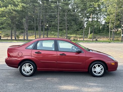 Used 2003 Ford Focus SE FWD image 4
