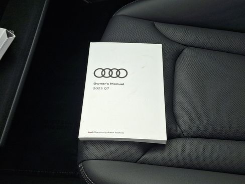 Used 2025 Audi Q7 3.0T Premium Plus image 27