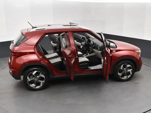 Used 2025 Hyundai Venue SEL FWD image 6