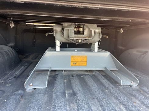 Used 2018 RAM 2500 Tradesman w/ Chrome Appearance Group image 8