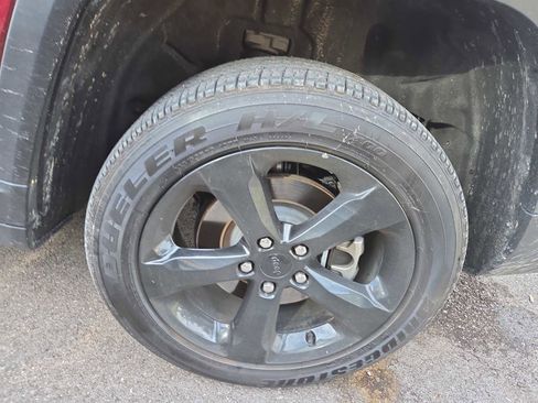 Used 2024 Jeep Grand Cherokee L Altitude image 7