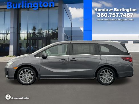 New 2026 Honda Odyssey Touring image 3