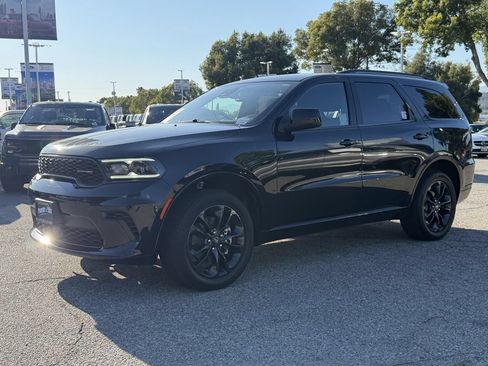 Used 2023 Dodge Durango GT AWD/4WD image 3