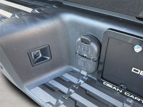 Used 2025 Nissan Frontier SV w/ SV Convenience Package image 37