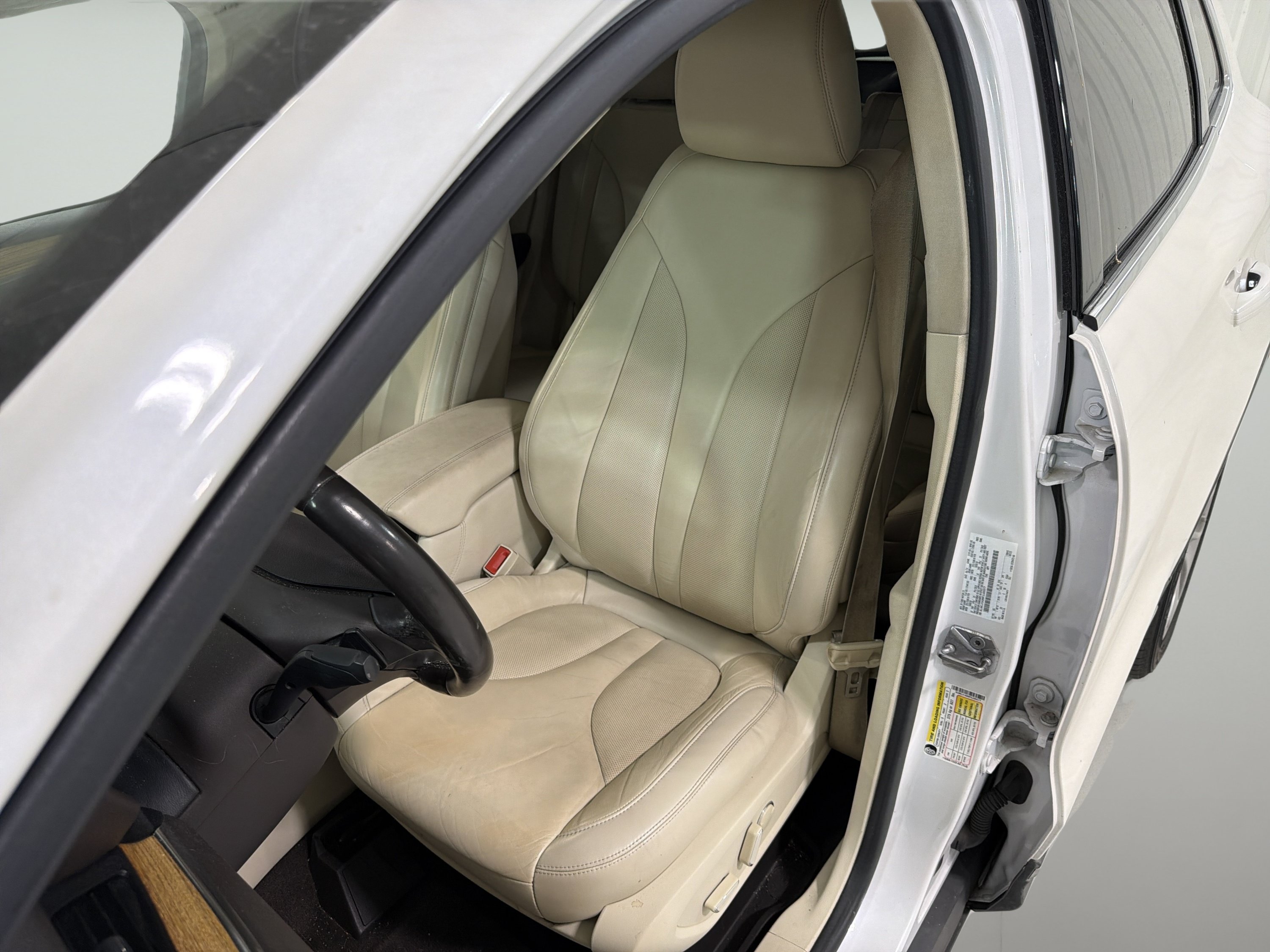 Used 2015 Lincoln MKC FWD w/ Equipment Group 101A Select image 9