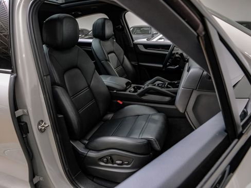 Used 2024 Porsche Cayenne Coupe AWD/4WD image 37