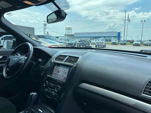 Used 2019 Ford Explorer XLT w/ Equipment Group 202A FWD image 10
