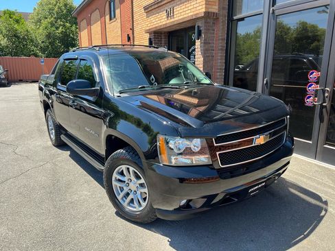 Used 2011 Chevrolet Avalanche LT AWD/4WD image 13