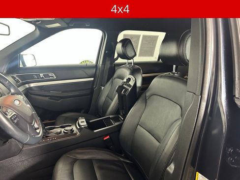 Used 2017 Ford Explorer XLT w/ Equipment Group 202A image 11