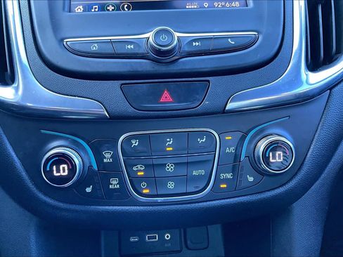 Used 2020 Chevrolet Equinox LT FWD image 32