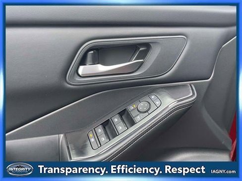 Certified 2025 Nissan Rogue SV image 17