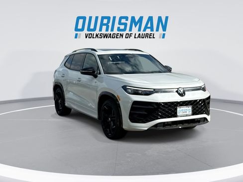 New 2026 Volkswagen Tiguan SE R-Line FWD image 2