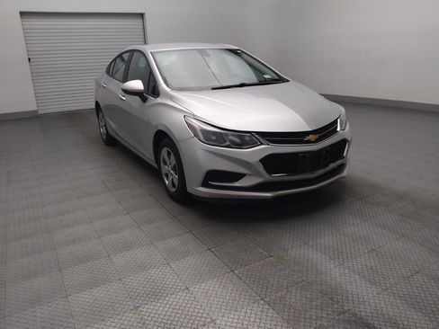 Used 2018 Chevrolet Cruze LS FWD image 13