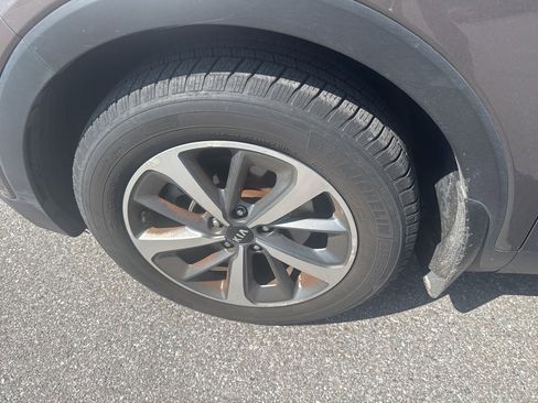 Used 2019 Kia Sorento EX image 12