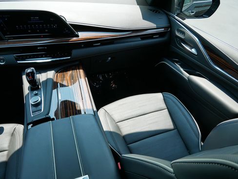 Certified 2023 Cadillac Escalade ESV Premium Luxury w/ Performance Package AWD/4WD image 9