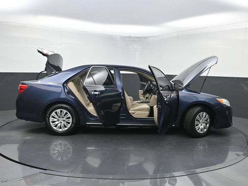 Used 2014 Toyota Camry LE FWD image 30